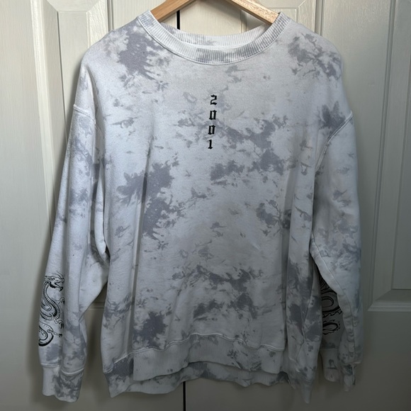 ‘2001’ tie-dye crewneck Dixie D’amelio - Picture 1 of 3